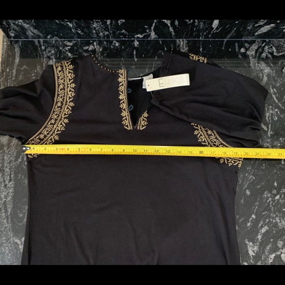 💥NWT💥 Tunic Top with Gold Embroidery and Beads - Picture 3 of 8